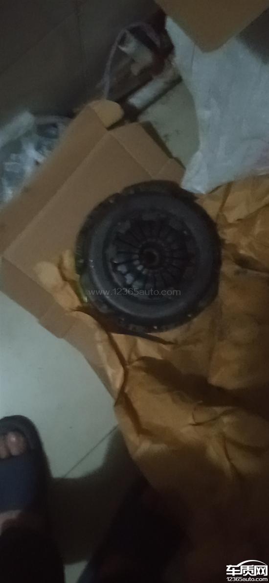 上汽荣威i5<em>离合</em><em>器</em><em>片</em>烧毁 服务承诺不兑现