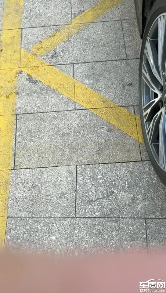 一汽奥qA6L左后内侧出现裂纹