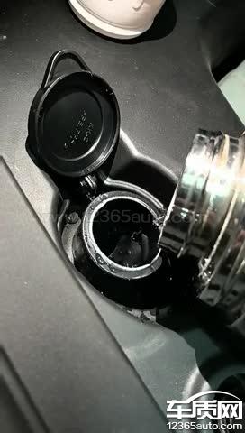 问界M8新Rȝ水管路开裂导致玻璃水漏完