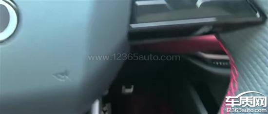上汽奥迪A5L Sportback仪表盘黑屏 漏机油