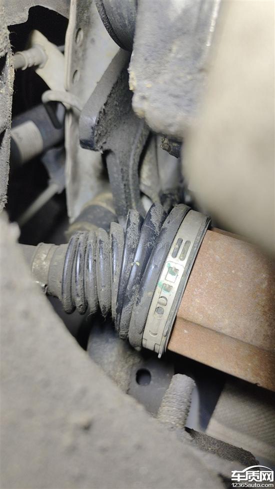 长安福特蒙迪欧<em>传动</em><em>轴</em>胶套破洞雷达内有虫子