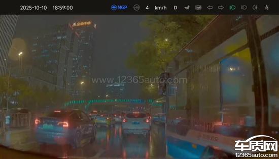 小鹏G9驾驶辅助系统故障导致事故