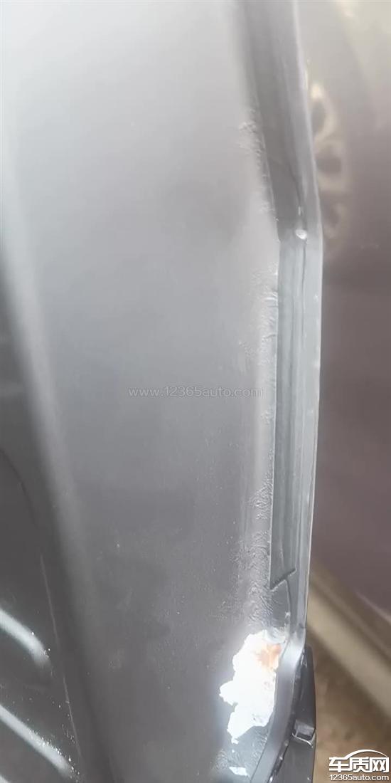 奇瑞瑞虎9车门边缘爆漆 开始生?></span><b><img src=