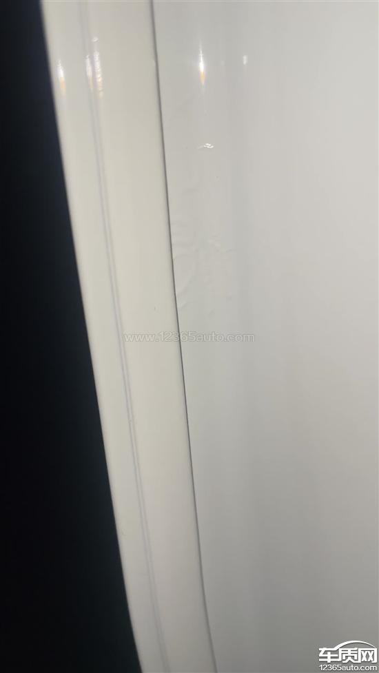 领克03车门车漆内部腐蚀 边缘鼓包