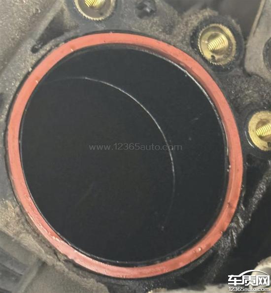 长安福特蒙迪欧发动机<em>进气</em><em>歧管</em>漏油