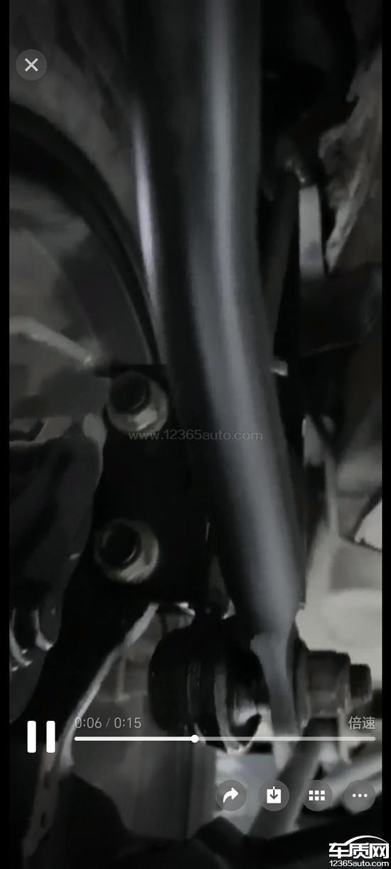 比亚迪宋Pro新能源左后减震器漏油