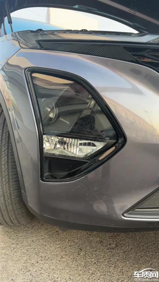 奇瑞瑞虎5x车身无外伤 大灯内部有裂痕