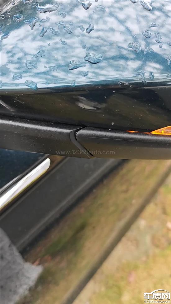 东风风神奕炫MAX后视镜折叠异响 底座开裂