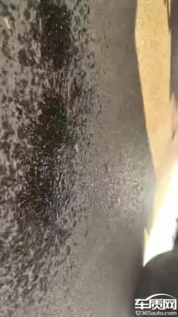 ���田�Ƨ曼散热器在同一位置出现裂痕