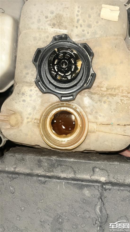 别克君威防冻液乳化 机油<em>散热</em><em>器</em>漏油