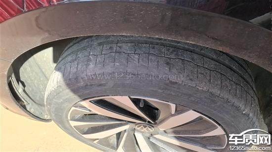 上汽大众帕萨特吃胎严重 右前<em>避震</em><em>器</em>漏油