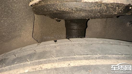比亚迪唐新能源<em>减震</em><em>器</em>异响 漏油