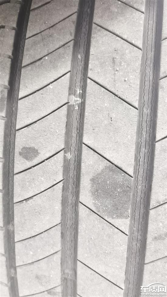 比亚迪宋L EV锦湖轮胎出现开裂爆皮
