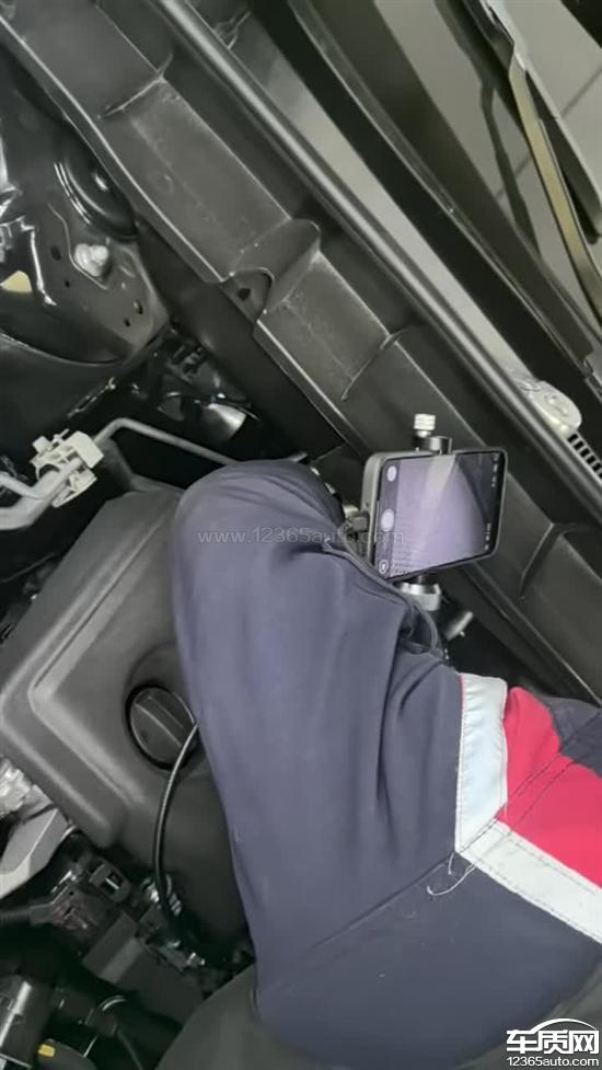 一汽丰田皇冠陆放发动机报故障码 三元损坏