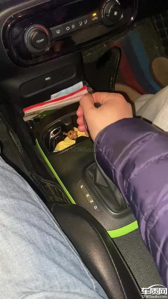 上汽荣威科莱威CLEVER P挡锁死 无法换挡