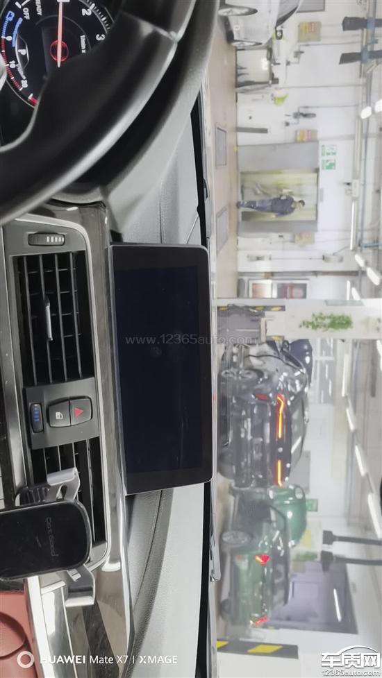 进口宝马4系车辆保养后中控屏幕黑屏