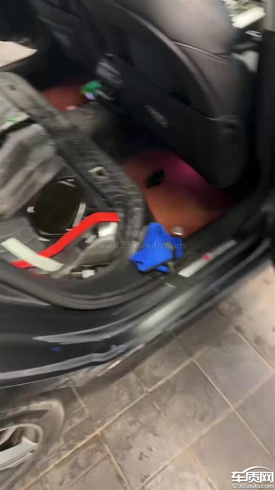 一汽奥迪A4L天窗漏水导致控制单元损坏