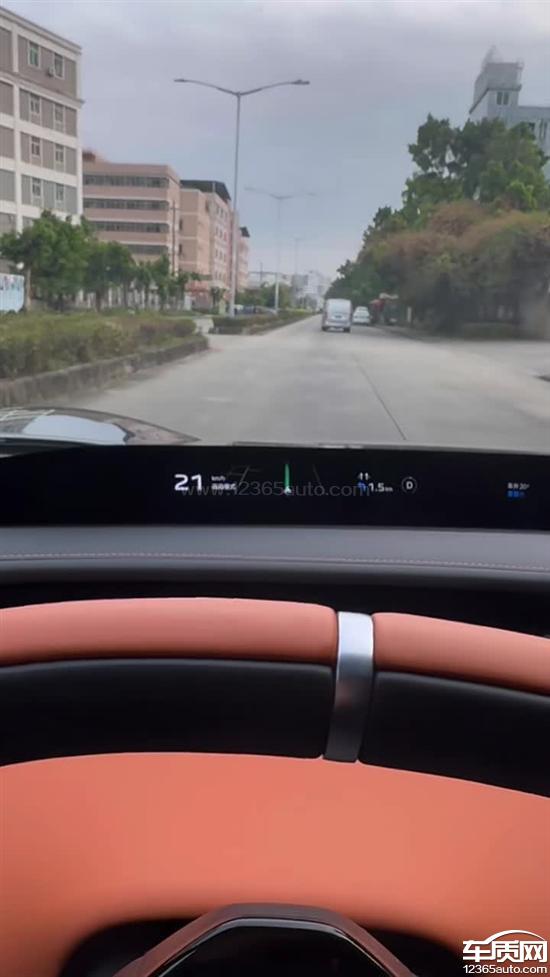 小米YU7颠簸路行驶悬挂系统异响