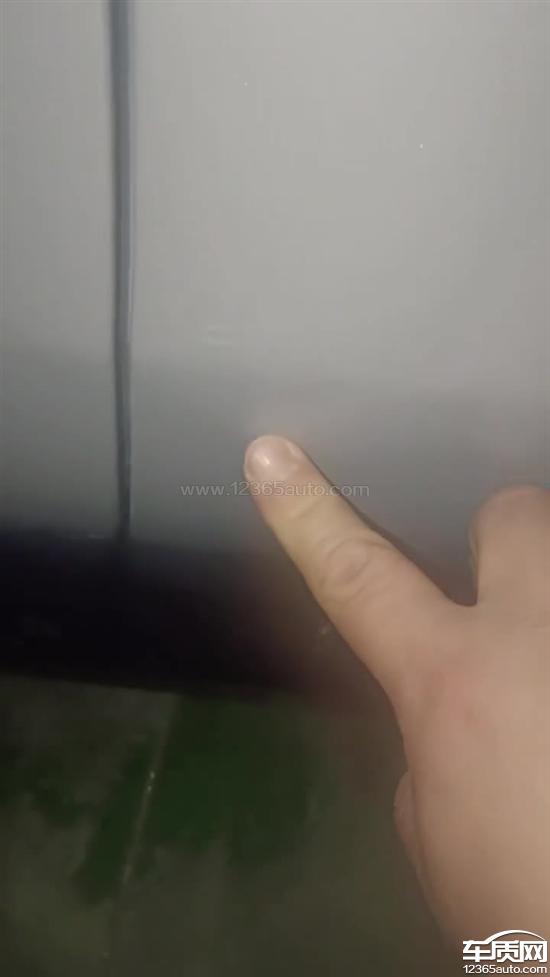 蔚来ET5经销商交付存在划痕的问题车