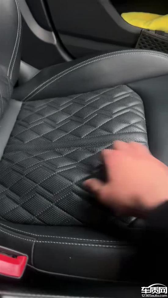 一汽奥迪A6L主驾驶座垫皮严重鼓起变形