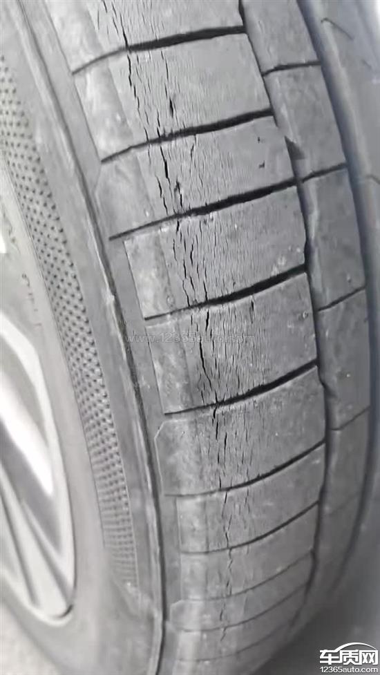 一汽大众宝来原车韩泰轮胎开裂严重