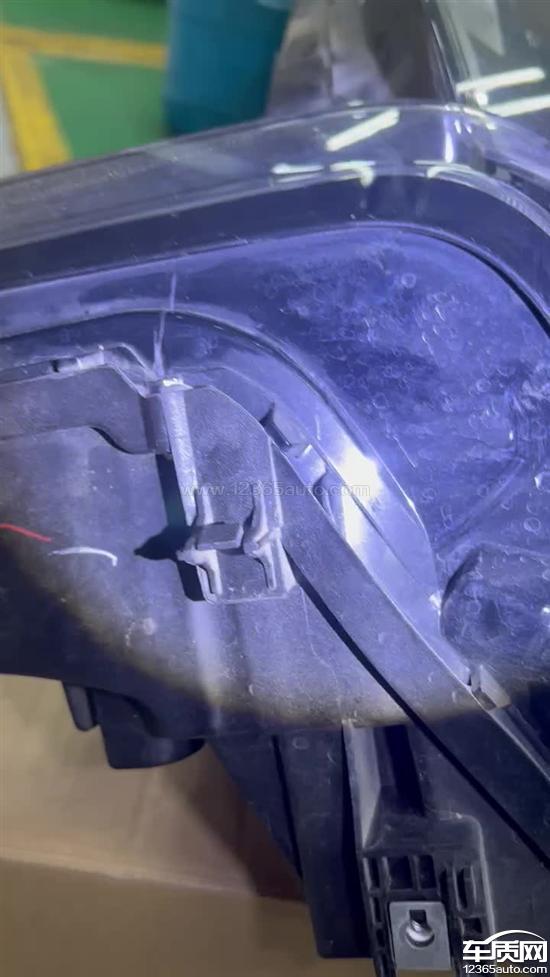 星途瑶光大灯侧面有裂缝导致进水