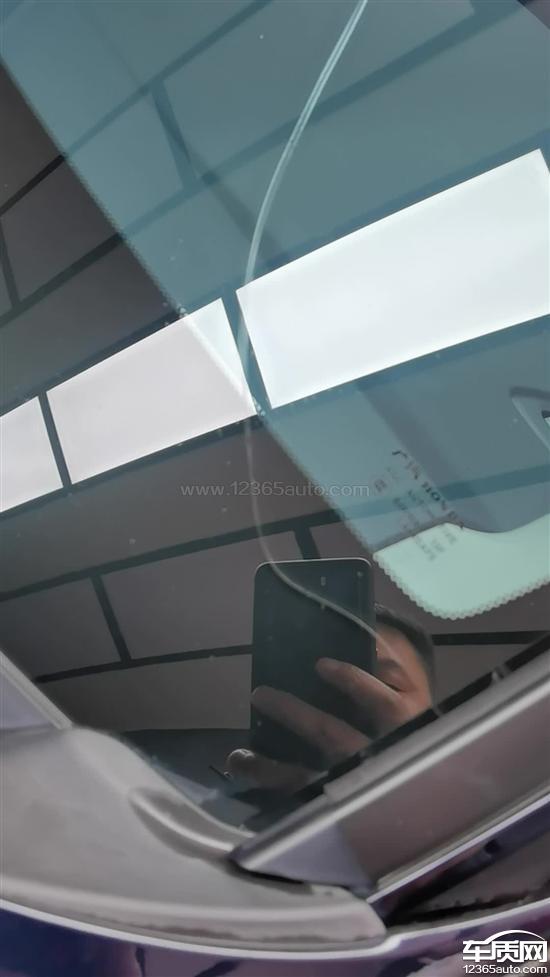 广汽本田皓影前风挡玻璃自然开裂
