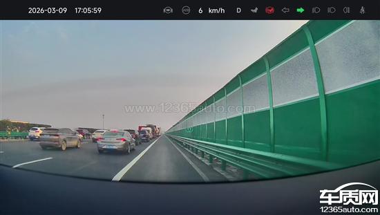 小鹏MONA M03行驶中刹车踏板异常坚硬