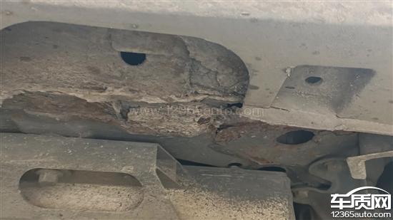 北京EX3底盘多处生锈 严重生锈腐蚀