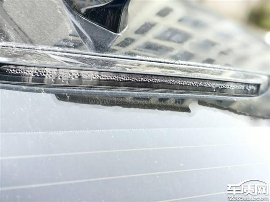 别克君威<em>高位</em><em>刹车灯</em>进水有水雾