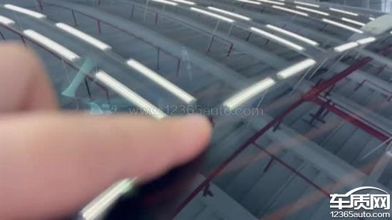 进口奔驰CLS 4S店喷漆后全车出现雾漆情况