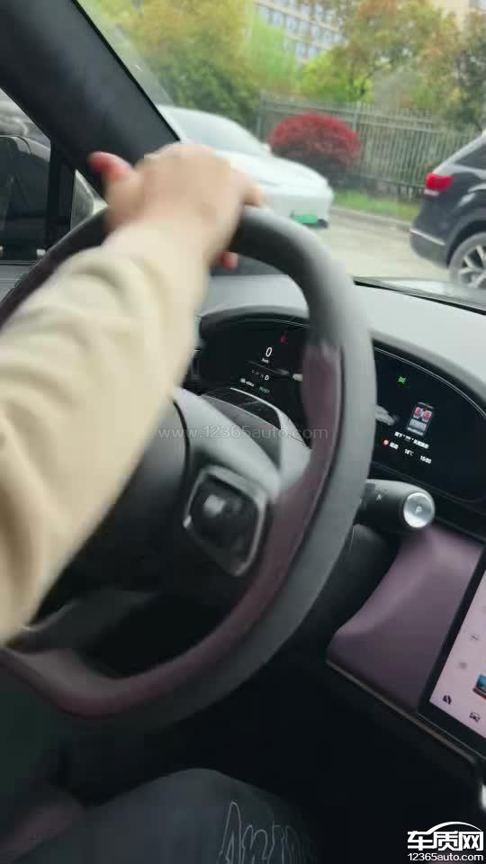 极氪7X车辆方向机原地打方向异响