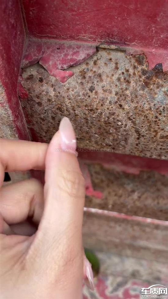 中国重汽豪沃HOWO��d��车厢锈蚀漆面严重��p��