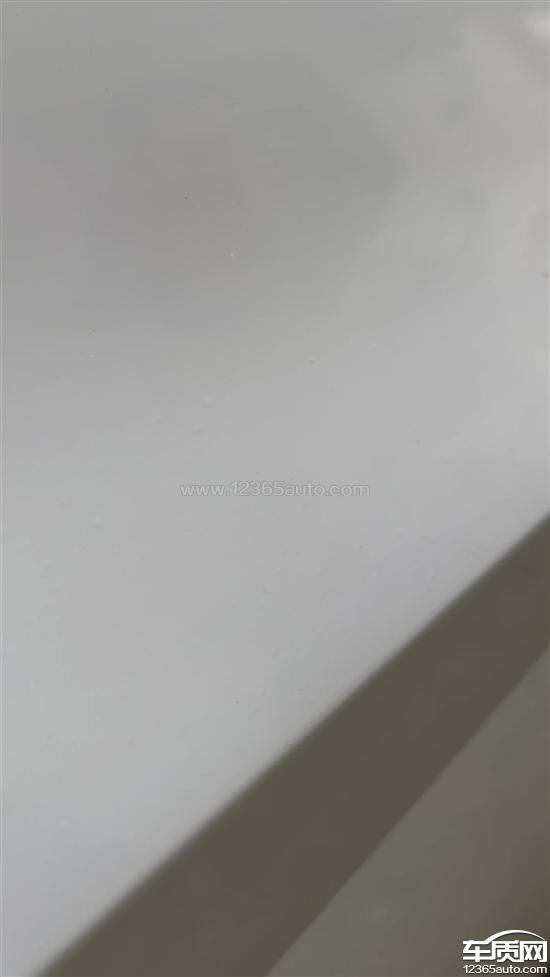 北京现代途胜车门漆面鼓包并且生锈