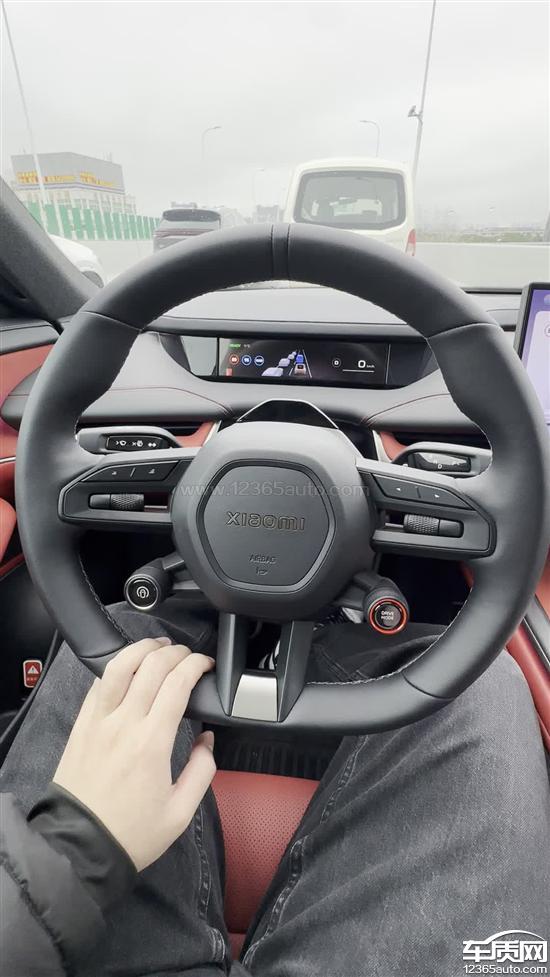 ���米SU7开启智驑֐�行驶中异响明�?></span><b><img src=