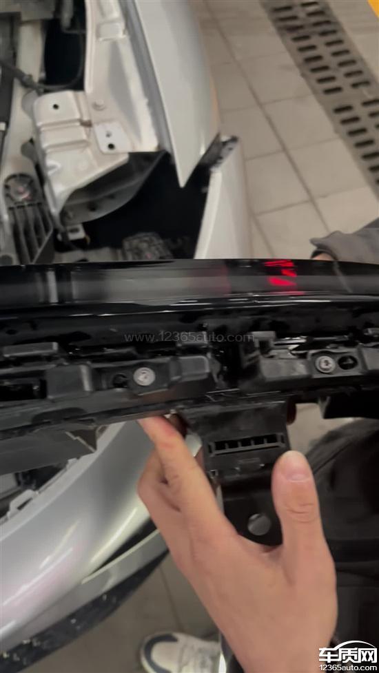 小鹏G6大灯内侧裂痕进水 不予质保