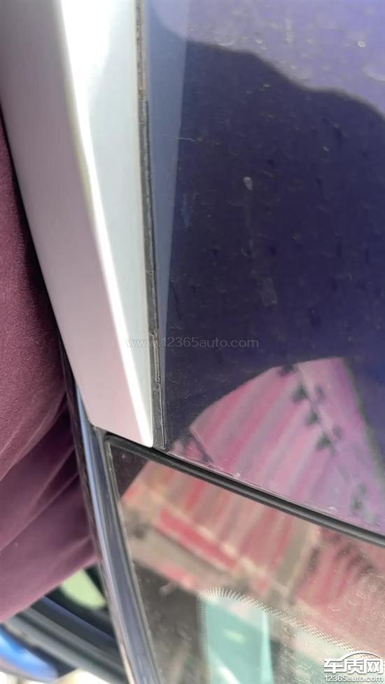 奇瑞瑞虎8车顶行李架胶条老化破碎