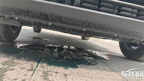 东风日产逍客新车防冻液泄漏 电子扇损坏