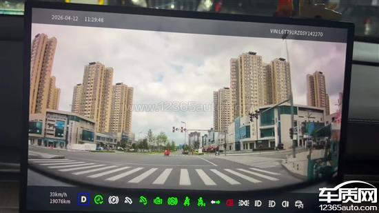 吉利银河A7车辆正常行驶中突然急刹