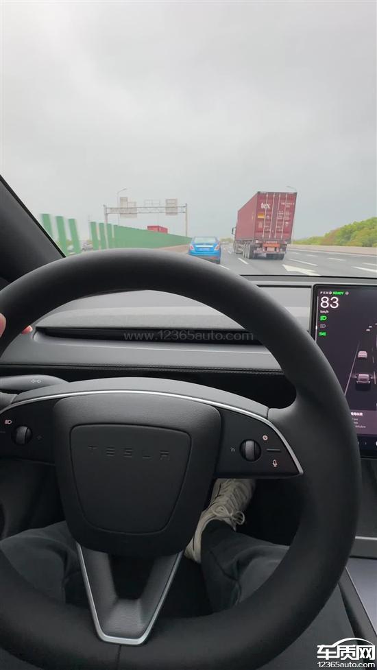 特斯拉Model Y方向盘提车一个月出现加重卡滞