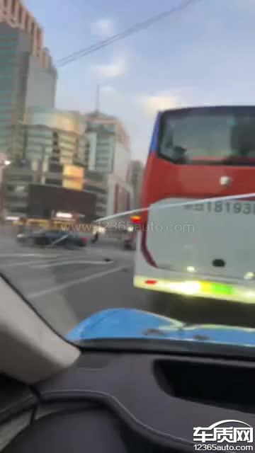 小米SU7提车8天前挡风玻璃无故障开裂