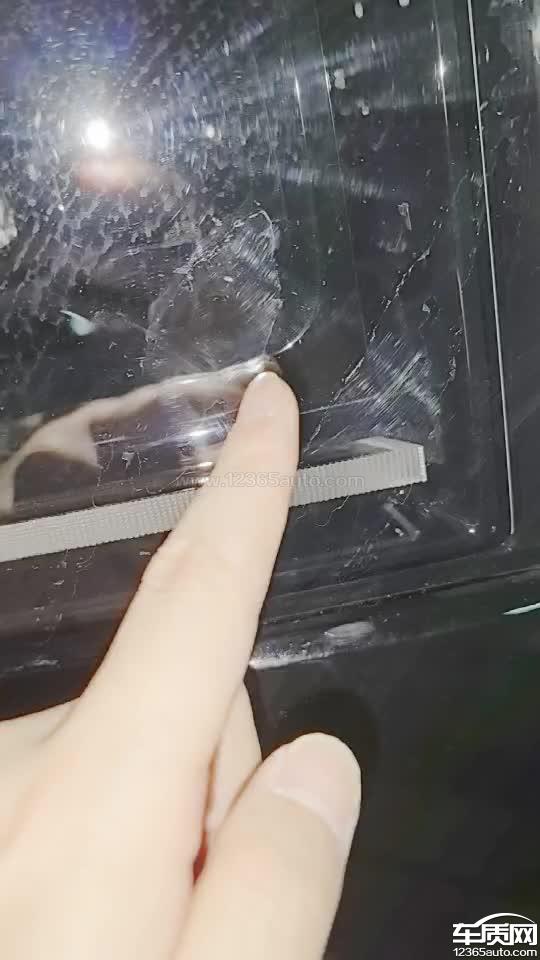 理想L6大灯涂层大面积脱落起皮