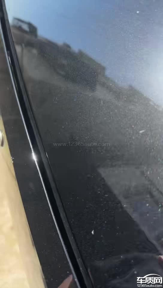 乐道L90新车前机舱盖缝隙不均匀