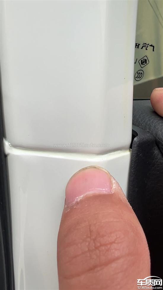 广汽本田雅阁车门生锈 漆面鼓包