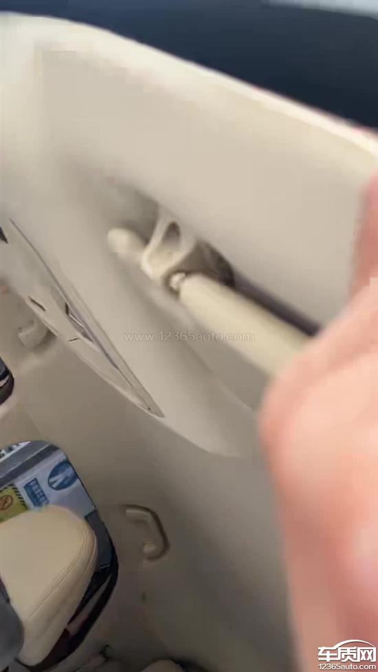 欧拉好猫前挡玻璃漏水引起线路损坏