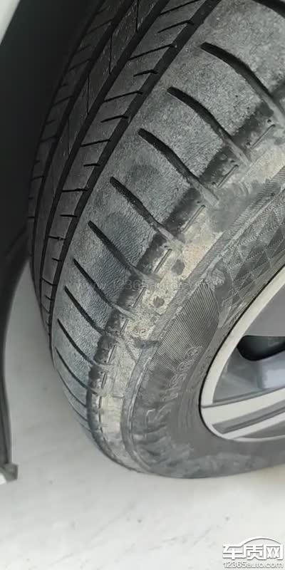 一汽大众宝来锦湖轮胎开裂 刹车盘有凹痕