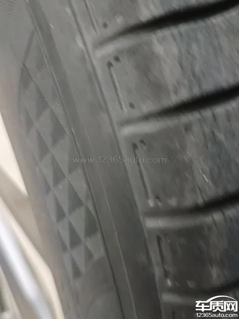 一汽大众宝来原车锦湖轮胎严重开裂