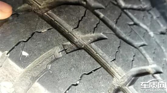 哈弗H9原车四条固铂轮胎开裂遭拒赔