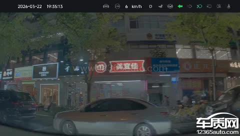 小鹏MONA M03辅助系统故障 电池瞬间没电