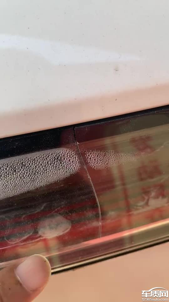 一汽大众探岳后尾灯无故开裂进水起雾
